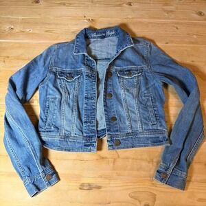 American Eagle Women's Blue denim jacket. Tagged Small